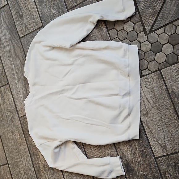 Dry Goods Cream Sweatshirt with Red Bow Design Size Medium - Picture 4 of 4